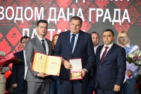 Dodiku uručen Zlatni grb za doprinos razvoju Laktaša