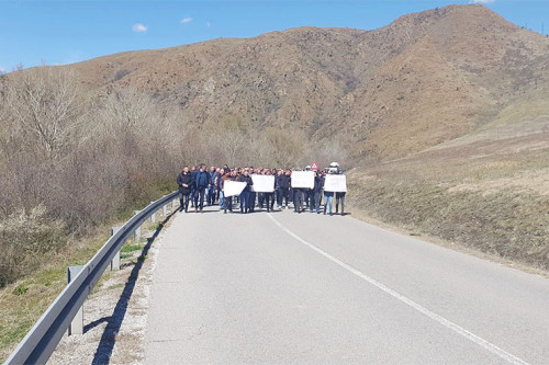 Протест Срба на Космету, траже да се припадници РОСУ повуку са сјевера