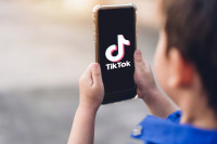 ТикТок најпопуларнија апликација у 2022, преузело је 875,2 милиона корисника