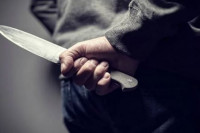 Užas u Doboju: Otac sjekirom povrijedio sina, pa se izbo nožem