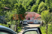 Novi detalji svirepog ubistva u Tuzli: Suprugu 13 puta udario sjekirom po glavi pa javio kćerki