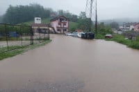 Izlila se Ukrina, saobraćaj u prekidu
