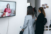 Izložba “Istinita priča o otkriću” Sonje Savić otvorena u Galeriji “Vagon”