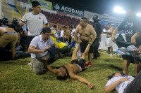 Najmanje 12 poginulih u stampedu na stadionu