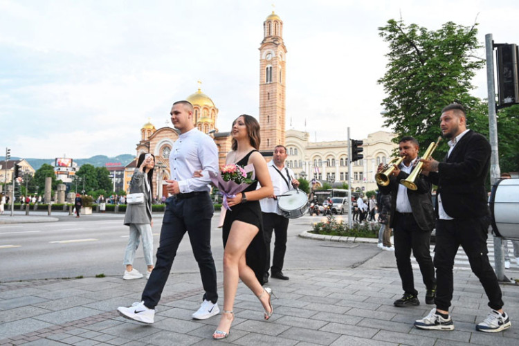 Ученици СЦ „Љубиша Младеновић“ славе матуру