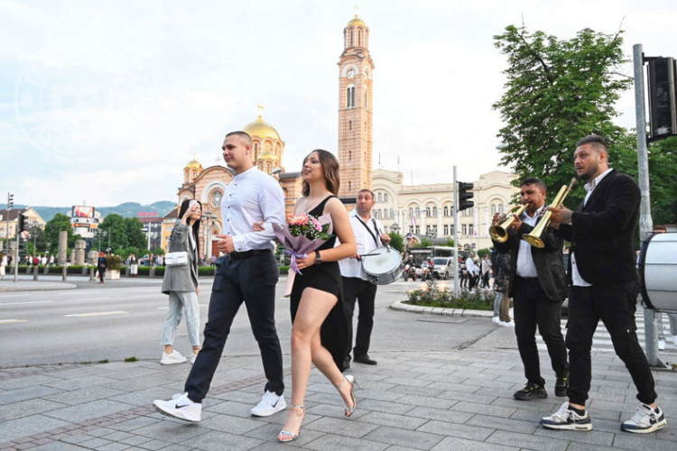 Ученици СЦ „Љубиша Младеновић“ славе матуру