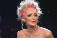 Bebi Dol uzima hranu u narodnoj kuhinji: Ne liči na sebe, mršava je i jedva stoji na nogama...