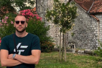Gadadi, autor pjesme „Kod Boga je zapisano (Kosovo je srpsko)": Moja muzika „naoružana" je ljubavlju i vjerom VIDEO