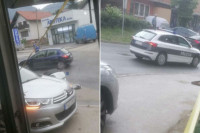 Tuzlak teško povrijeđen u sudaru četiri vozila i policijskog motocikla