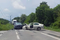 Bijeljina: Vozila uništena u žestokom sudaru, dvoje teško povrijeđeno