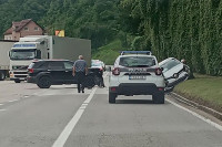 Težak sudar dva auta , saobraćaj otežan