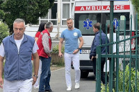 Ranjeni nastavnik iz Lukavca stabilno, ali i dalje je ugrožen, dva puta su ga oživljavali