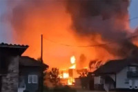 Gori firma kod Tešnja, vatrenu stihiju gase i vatrogasci iz Doboja (VIDEO)