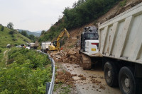 Obilne kiše izazvale klizišta, zatrpani lokalni putevi u Bosansko-podrinjskom kantonu