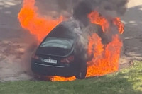 Vatra progutala automobil na parkingu na Grbavici