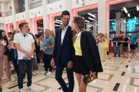 Đokovići u Crnoj Gori: Jelena u haljini iznad koljena, pjevala u glas sa Dinom Merlinom