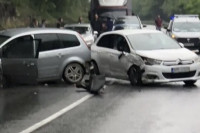 Teška saobraćajka: Dijete hitno prevezeno u bolnicu, saobraćaj potpuno obustavljen