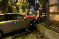 Pijan vozilom umalo udario u Policijsku stanicu u Bijeljini