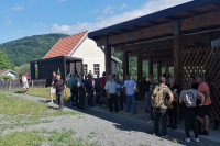 Stotinjak učesnika na grmečkom maršu "Ćopićevim stazama"