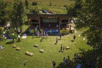 Otvoren festival u Peckoj: Čarolija savremenog sela FOTO