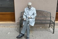 Ivi Andriću "vraćene" njegove prepoznatljive naočare