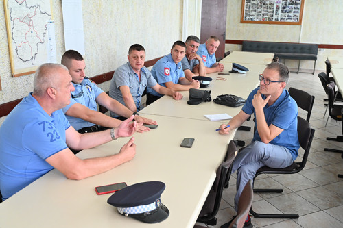 Очеви и синови раме уз раме у патроли