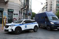 Sedmorica navijača pokušala pobjeći iz Grčke, uhapšeni s noževima i palicama u kombiju