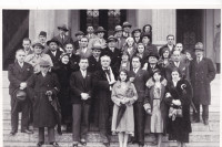 Добрица Милутиновић са ансамблом позоришта 1931. године