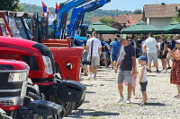 Na Prvoj traktorijadi u Stanarima više od 60 mašina