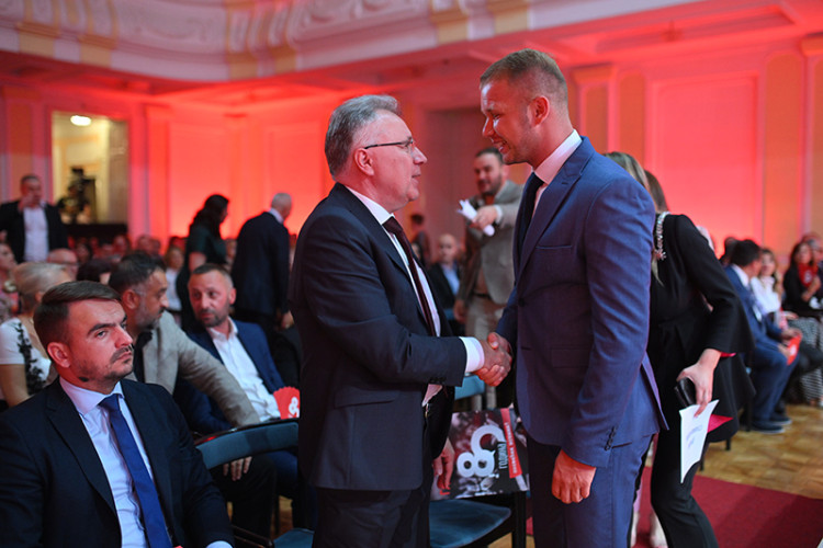 Свечана академија