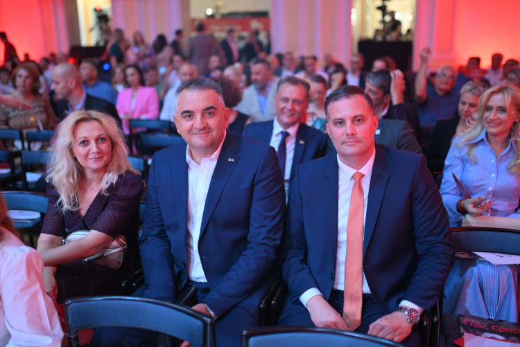 Свечана академија