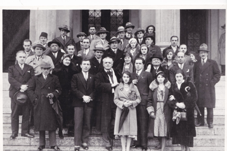 Dobrica Milutinović sa ansamblom pozorišta 1931. godine