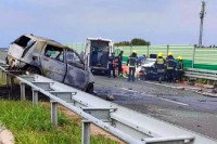 Vozio suprotnom trakom, zakucao se u automobil i zapalio