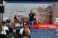 Najmlađi čitaoci uživali u druženju s piscem Dejanom Aleksićem na "Glasovom" Sajmu knjige