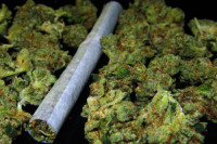 U automobilu pronađena marihuana i spid