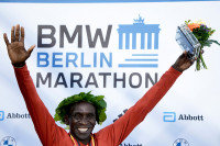 Eliud Kipčoge rekordni peti put pobijedio na maratonskoj trci u Berlinu