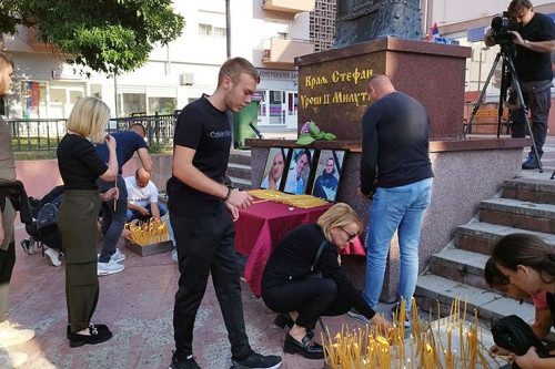 Грађани сјевера КиМ пале свијеће страдалим Србима