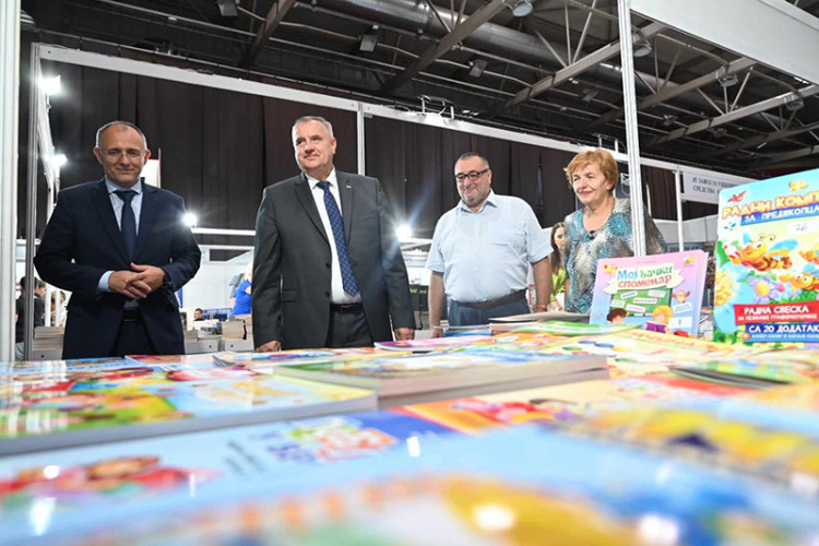 Višković posjetio „Glasov“ Sajam knjige