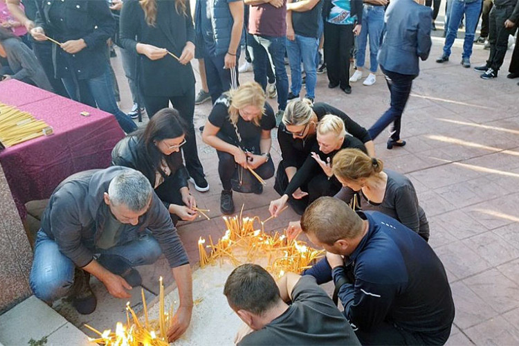 Građani sjevera KiM pale svijeće stradalim Srbima