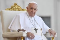 Papa Franjo: Zauzeti samo stranu mira