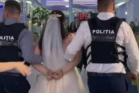 Snimak mlade s lisicama na rukama izazvao pravu buru na mrežama: Evo šta se na kraju desilo (VIDEO)