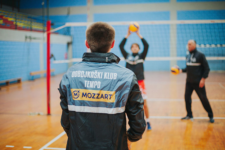 а нове мајсторе на мрежи - Mozzart уз одбојкаше широм земље