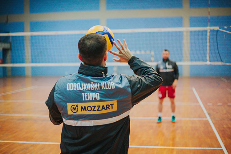 а нове мајсторе на мрежи - Mozzart уз одбојкаше широм земље