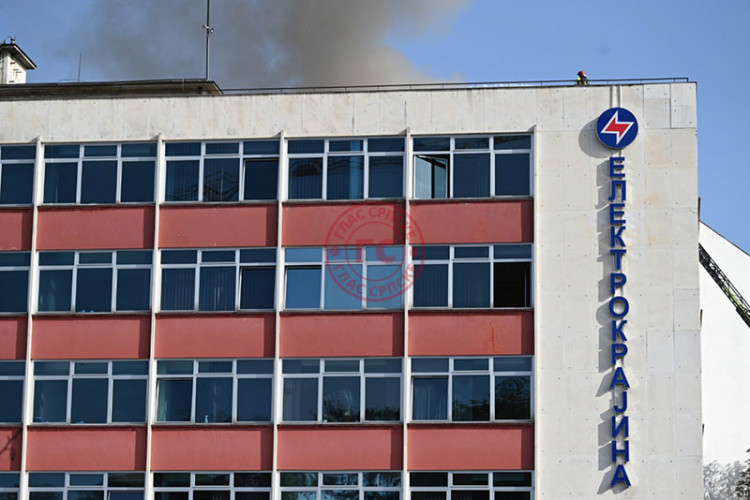 Gori zgrada "Elektrokrajine"