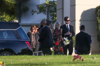 Samo 24 sata nakon sahrane, sklonjeno cvijeće sa grobnog mesta Metjua Perija: Porodica ima jak razlog za to