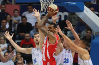 Navijači Zadra tokom meča sa Crvenom zvezdom istakli zastavu NDH