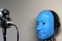 Pogledajte robota koji je naučio da se smije (VIDEO)