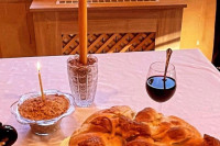 Da li se slava slavi prve godine po smrti domaćina i da li se zovu gosti