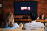 "Netflix" otkazao pet serija, ostale će kasniti sa emitovanjem