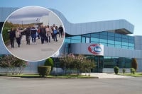 Radnici dobili otkaz pa zapjevali  (VIDEO)